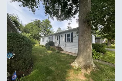103 West Lane #12B Witt Lane, Aquebogue, NY 11901 - Photo 2