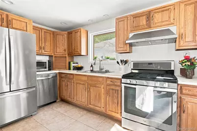 8 Loran Court, Nanuet, NY 10954 - Photo 8