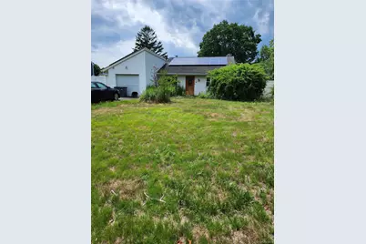 26 Narragansett Avenue, Medford, NY 11763 - Photo 2