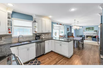 61 Washington Heights Avenue, Hampton Bays, NY 11946 - Photo 6
