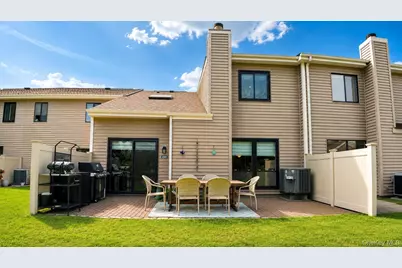 230 Pond View Lane, Smithtown, NY 11787 - Photo 40