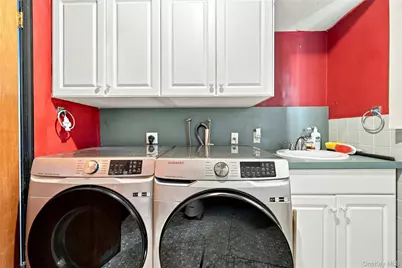 1035 Tooker Avenue, West Babylon, NY 11704 - Photo 24