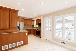 20 Priscilla Ln, Port Chester, NY 10573 - Photo 10