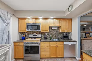72 Yorkshire Dr, Suffern, NY 10901 - Photo 14