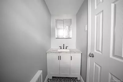 1 Hudson Court, Lynbrook, NY 11563 - Photo 12