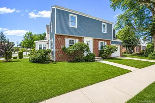 1 Hudson Ct, Lynbrook, NY 11563 - Photo 2