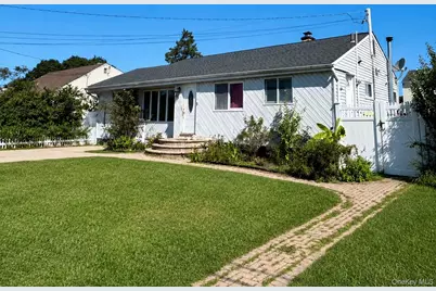 11 Franklin Street, Brentwood, NY 11717 - Photo 2