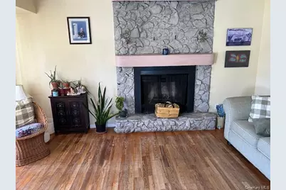 8 Durst Drive, Selden, NY 11784 - Photo 8