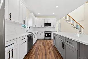 37 Gladstone Ave, West Islip, NY 11795 - Photo 12