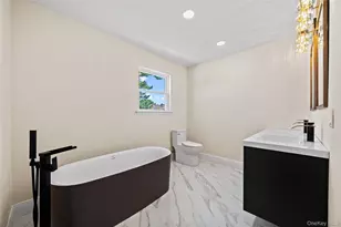 37 Gladstone Ave, West Islip, NY 11795 - Photo 20