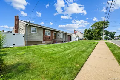 40 Elm Avenue, Farmingdale, NY 11735 - Photo 2
