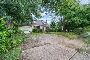 440 Clayton St, Central Islip, NY 11722 - Photo 2