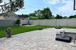 14 Hicks Ave, Syosset, NY 11791 - Photo 2