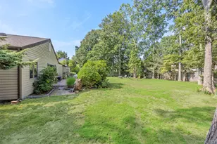 24 Yosemite Ln, Coram, NY 11727 - Photo 34