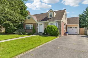 666 Lakeview Ave, Rockville Centre, NY 11570 - Photo 2