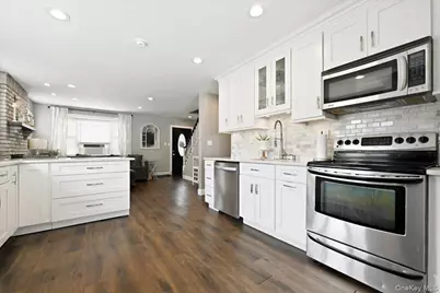 626 Central Avenue, Massapequa, NY 11758 - Photo 10