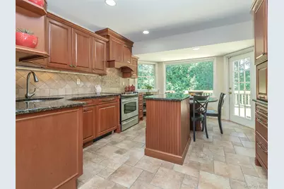 65 Essex Court, Port Washington, NY 11050 - Photo 8