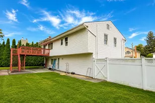 7 Pine St, Plainview, NY 11803 - Photo 2
