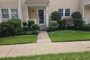 22 Chase Commons, Yaphank, NY 11980 - Photo 2