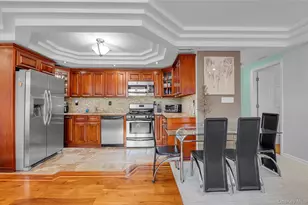 71-37 70th St, Glendale, NY 11385 - Photo 4