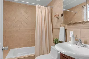71-37 70th St, Glendale, NY 11385 - Photo 16