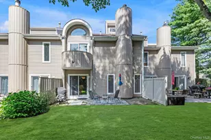 14 Kristin Ln, Hauppauge, NY 11788 - Photo 18