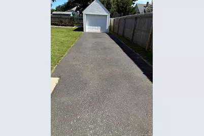 424 Sweezy Avenue, Riverhead, NY 11901 - Photo 2