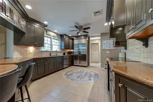9 Elderwood Dr, Saint James, NY 11780 - Photo 4