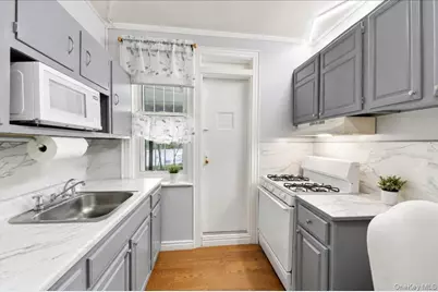 1432 Gun Hill Rd E, Bronx, NY 10469 - Photo 20