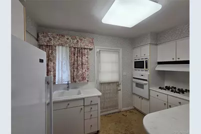 42 Sheridan Street, Huntington, NY 11743 - Photo 2