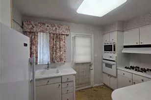 42 Sheridan St, Huntington, NY 11743 - Photo 2