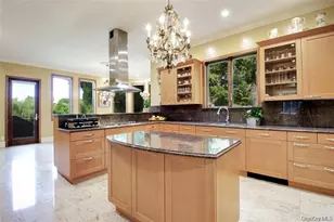 527 Manhasset Woods Rd, Manhasset, NY 11030 - Photo 16