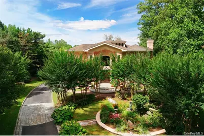 527 Manhasset Woods Road, Manhasset, NY 11030 - Photo 30