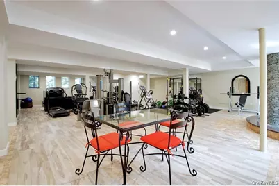 527 Manhasset Woods Road, Manhasset, NY 11030 - Photo 28