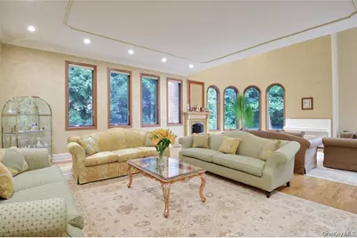527 Manhasset Woods Road, Manhasset, NY 11030 - Photo 10