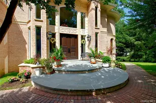 527 Manhasset Woods Rd, Manhasset, NY 11030 - Photo 4