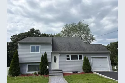 24 Carl Street, Ronkonkoma, NY 11779 - Photo 2