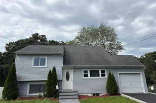 24 Carl St, Ronkonkoma, NY 11779 - Photo 2