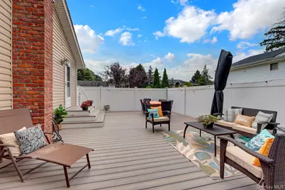 43 Manhattan Avenue, West Babylon, NY 11704 - Photo 4