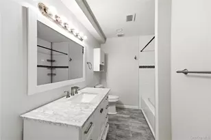 207 Lake Pointe Cir, Middle Island, NY 11953 - Photo 18