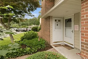 207 Lake Pointe Cir, Middle Island, NY 11953 - Photo 2