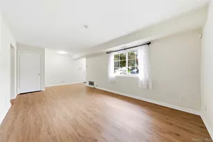 207 Lake Pointe Cir, Middle Island, NY 11953 - Photo 12