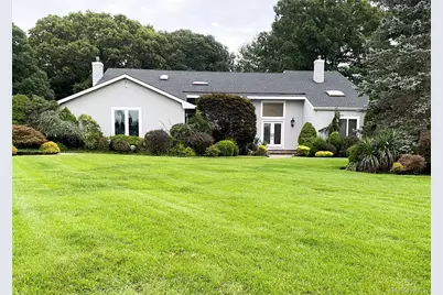 4 Laurelwood Court, Dix Hills, NY 11746 - Photo 1