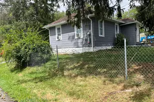 42 Bennett St, Monticello, NY 12701 - Photo 2