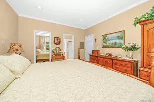 30 Sarah Ct, Amityville, NY 11701 - Photo 24