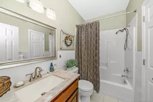 30 Sarah Ct, Amityville, NY 11701 - Photo 28