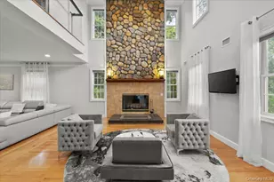 33A Newtown Rd, Hampton Bays, NY 11946 - Photo 6