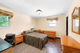 5 Cathy Ln, Great Neck, NY 11024 - Photo 22