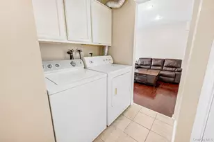 5 Cathy Ln, Great Neck, NY 11024 - Photo 10