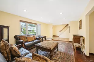 5 Cathy Ln, Great Neck, NY 11024 - Photo 2